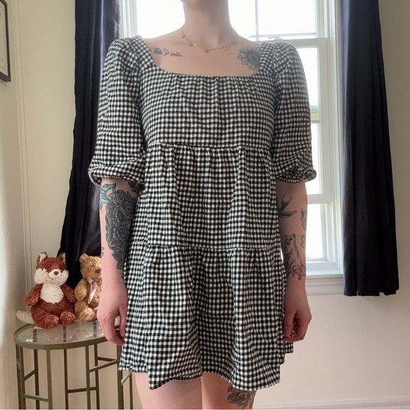 Adorable Gingham Babydoll Mini Dress 🖤 - Picture 2 of 9